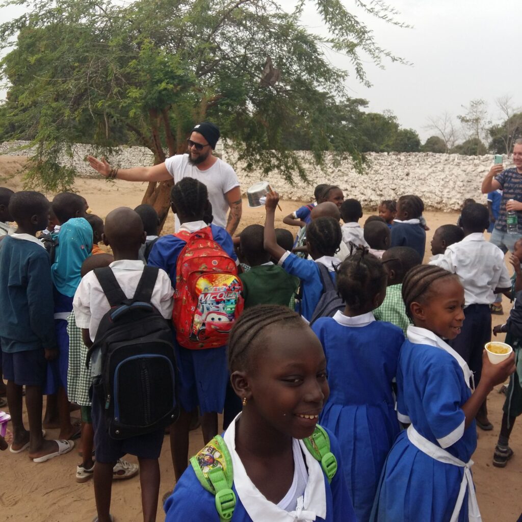 gambia_kassamatours_visit_local_school5